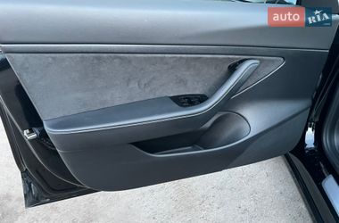Седан Tesla Model 3 2020 в Радивиліві