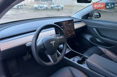 Седан Tesla Model 3 2020 в Радивиліві