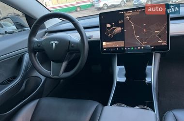 Седан Tesla Model 3 2020 в Радивиліві