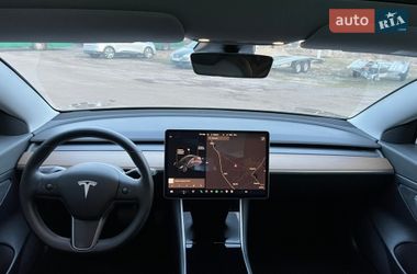 Седан Tesla Model 3 2020 в Радивиліві