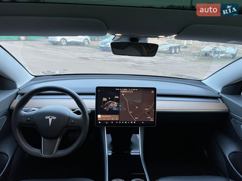 Седан Tesla Model 3 2020 в Радивиліві