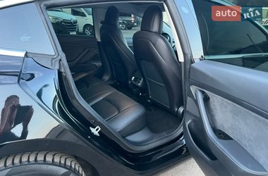 Седан Tesla Model 3 2020 в Радивиліві