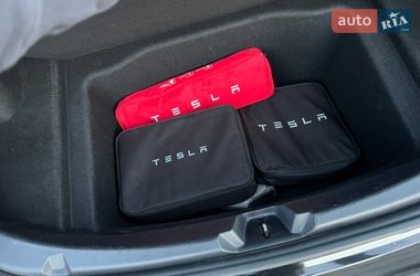 Седан Tesla Model 3 2020 в Радивиліві