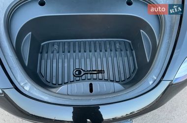 Седан Tesla Model 3 2020 в Радивиліві