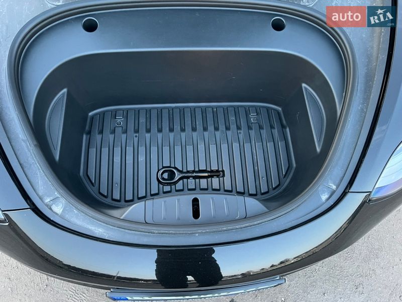 Седан Tesla Model 3 2020 в Радивиліві