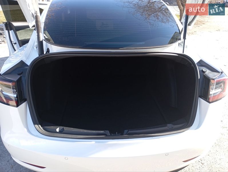 Седан Tesla Model 3 2022 в Днепре