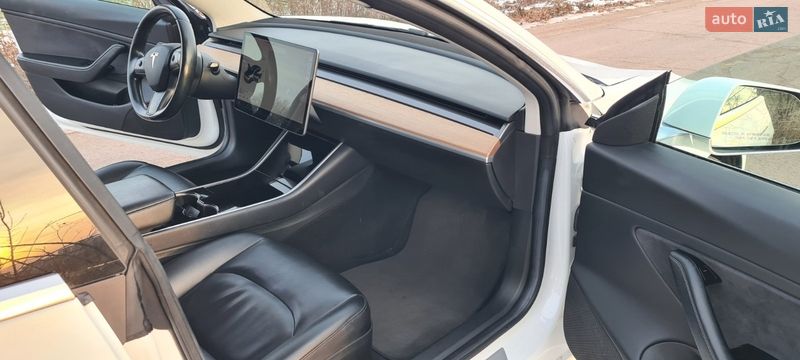 Седан Tesla Model 3 2017 в Нововолинську фото 14 Седан Tesla Model 3 2017 в Нововолинську