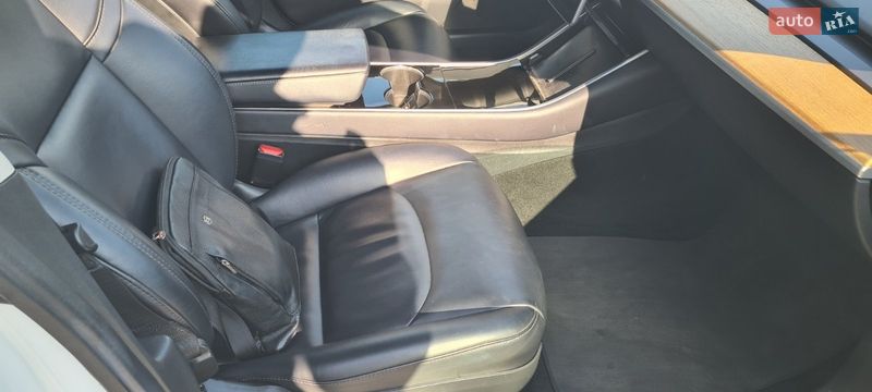 Седан Tesla Model 3 2017 в Нововолинську фото 23 Седан Tesla Model 3 2017 в Нововолинську