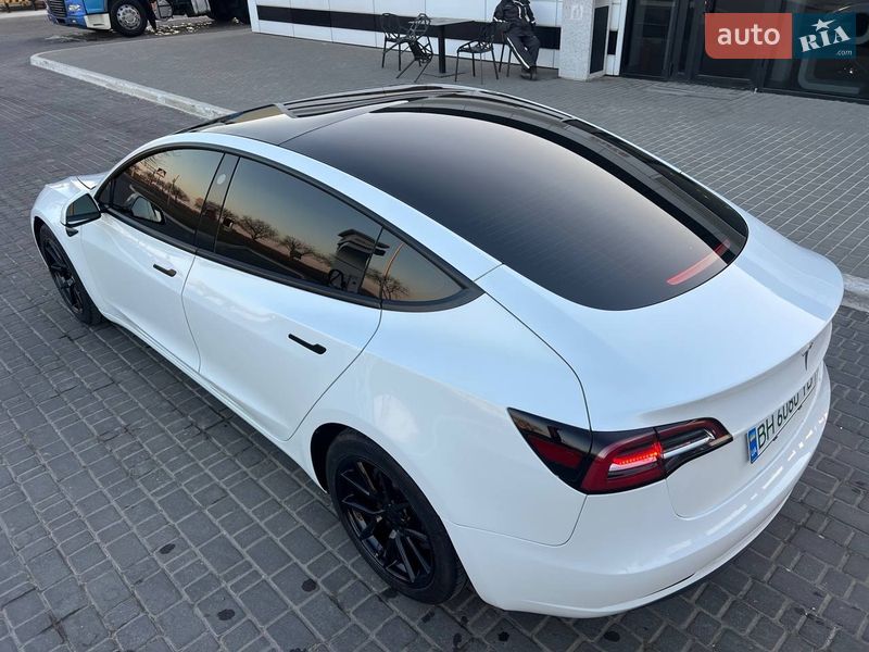Седан Tesla Model 3 2022 в Одессе