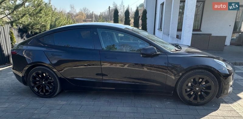 Седан Tesla Model 3 2022 в Львові