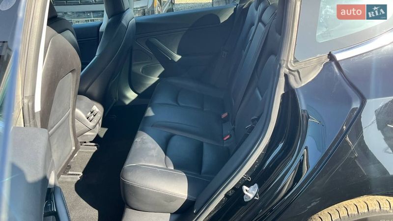 Седан Tesla Model 3 2018 в Луцке