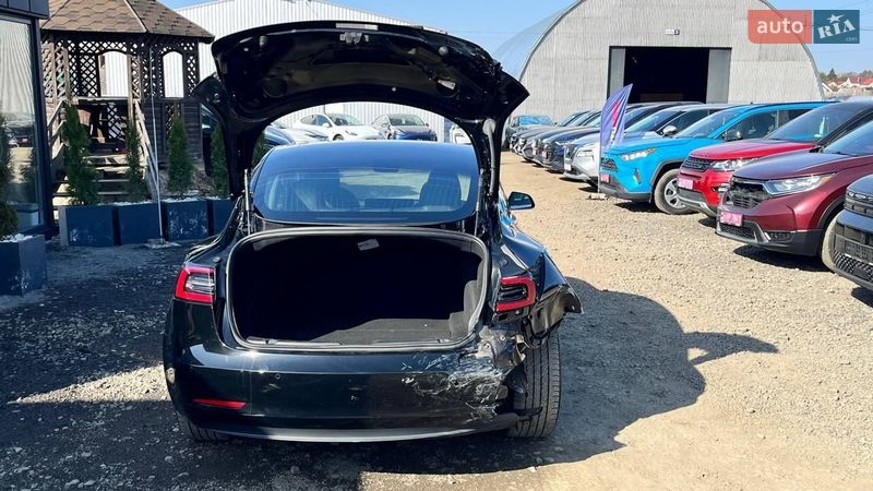 Седан Tesla Model 3 2018 в Луцке