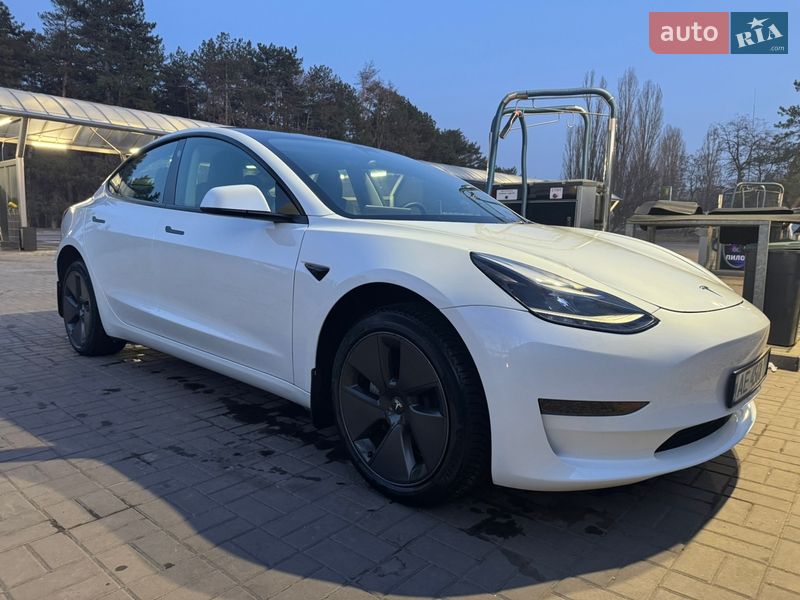 Седан Tesla Model 3 2023 в Днепре