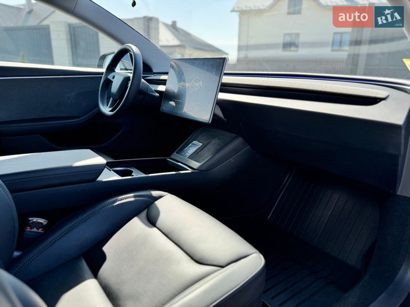 Седан Tesla Model 3 2024 в Стрые