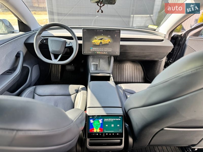 Седан Tesla Model 3 2024 в Стрые