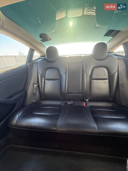 Седан Tesla Model 3 2019 в Ворзеле