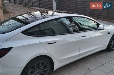Седан Tesla Model 3 2022 в Буче