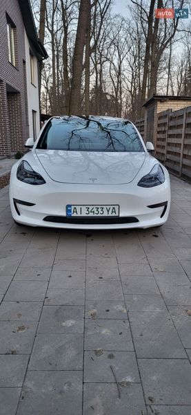 Седан Tesla Model 3 2022 в Буче
