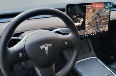 Седан Tesla Model 3 2022 в Буче