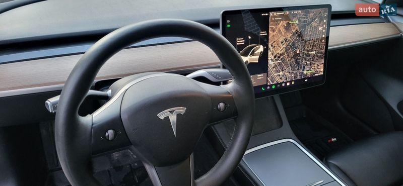 Седан Tesla Model 3 2022 в Буче
