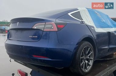 Седан Tesla Model 3 2018 в Сарнах