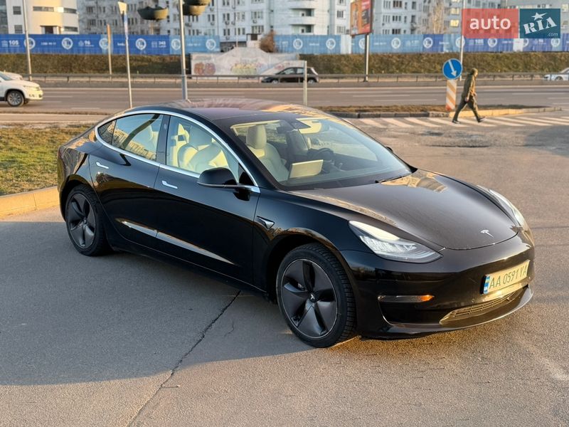 Седан Tesla Model 3 2019 в Киеве