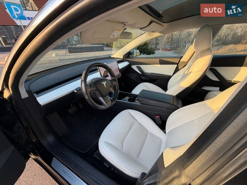 Седан Tesla Model 3 2019 в Киеве