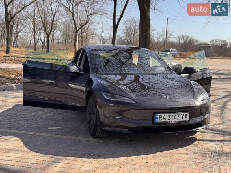 Седан Tesla Model 3 2024 в Кропивницькому