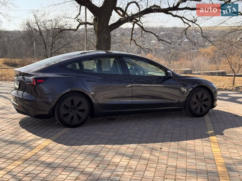 Седан Tesla Model 3 2024 в Кропивницькому