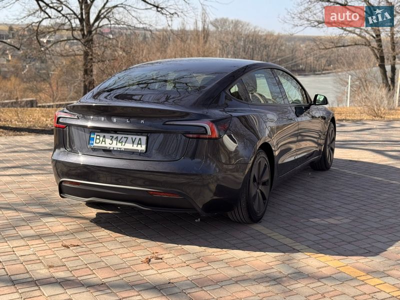 Седан Tesla Model 3 2024 в Кропивницькому