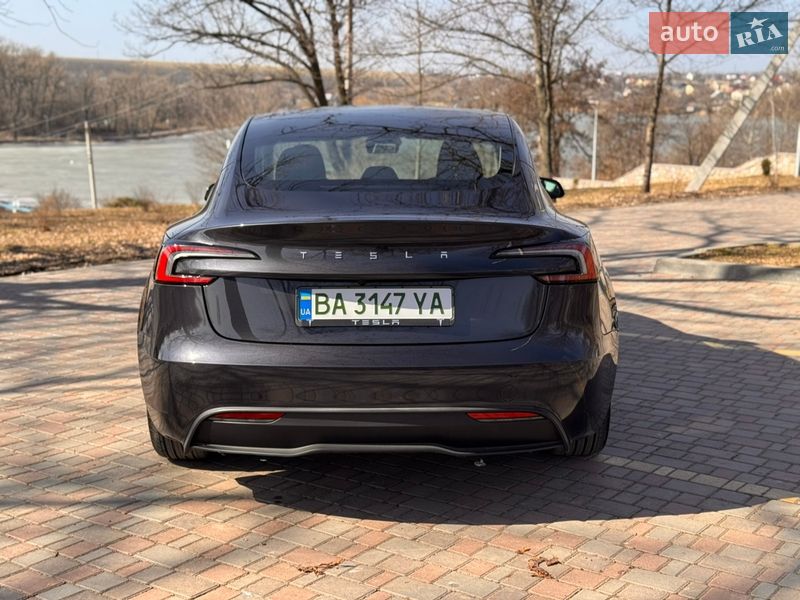Седан Tesla Model 3 2024 в Кропивницькому