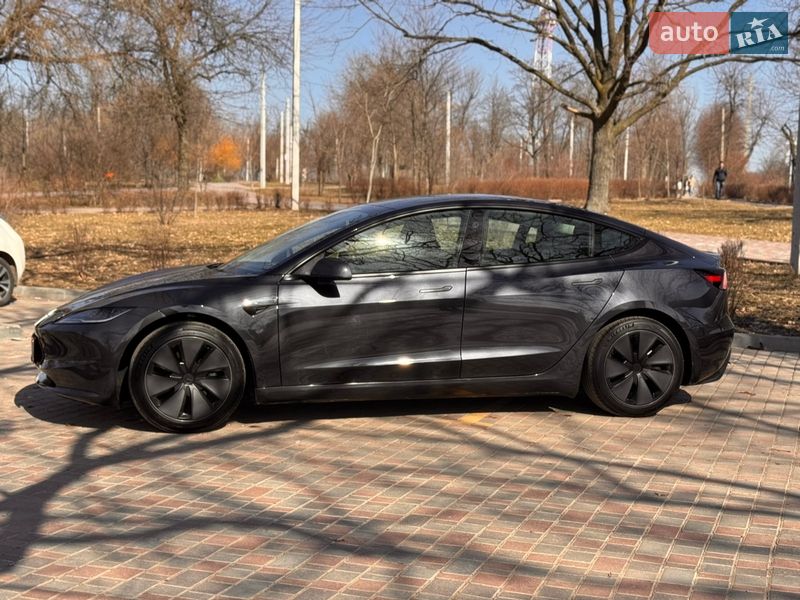 Седан Tesla Model 3 2024 в Кропивницькому