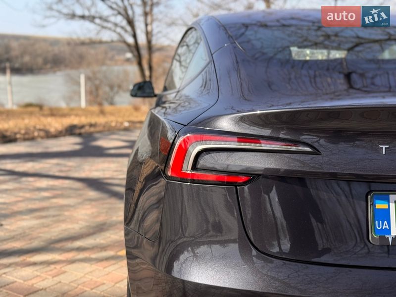 Седан Tesla Model 3 2024 в Кропивницькому