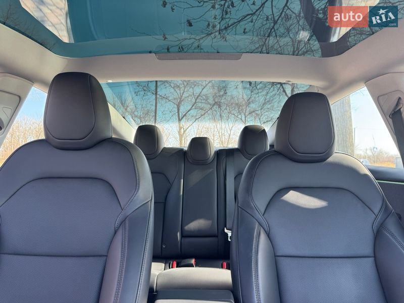 Седан Tesla Model 3 2024 в Кропивницькому