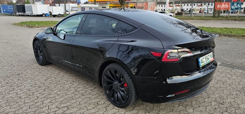 Седан Tesla Model 3 2022 в Львове