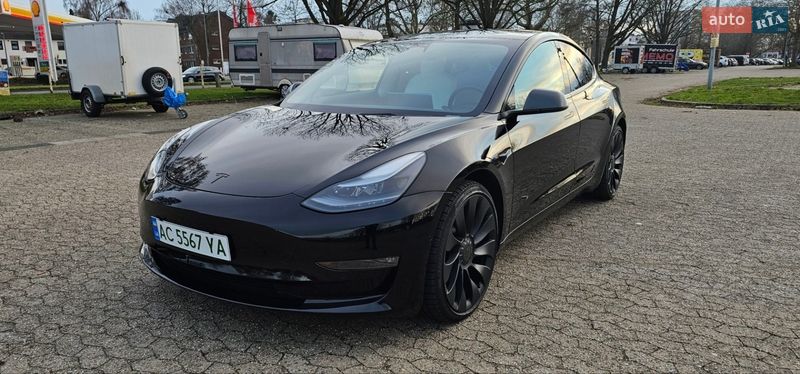 Седан Tesla Model 3 2022 в Львове