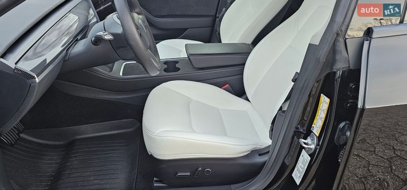 Седан Tesla Model 3 2022 в Львове