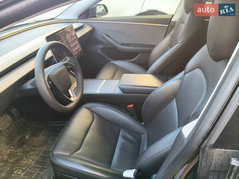 Седан Tesla Model 3 2024 в Києві