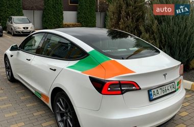Седан Tesla Model 3 2022 в Буче
