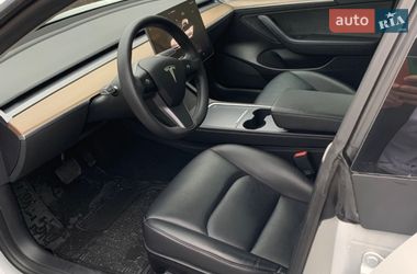 Седан Tesla Model 3 2022 в Буче
