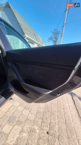 Седан Tesla Model 3 2023 в Кропивницькому