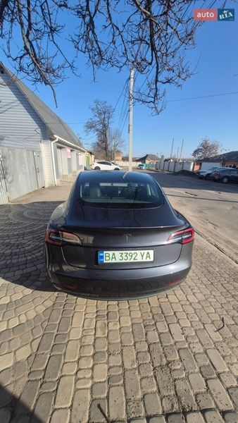 Седан Tesla Model 3 2023 в Кропивницькому