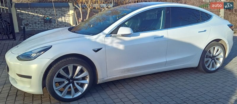 Tesla Model 3 2019