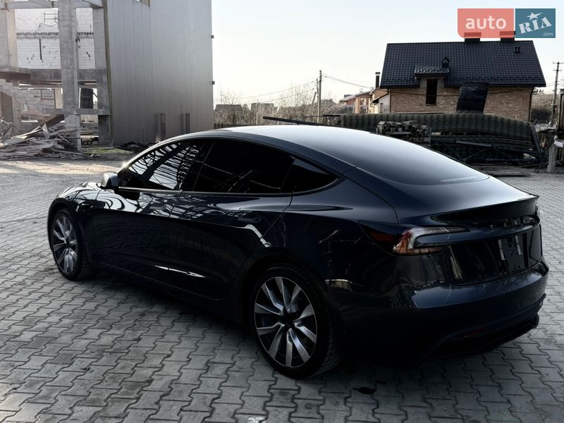 Седан Tesla Model 3 2024 в Виннице