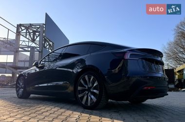 Седан Tesla Model 3 2024 в Виннице