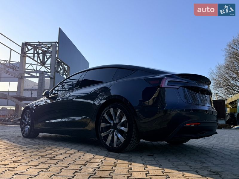 Седан Tesla Model 3 2024 в Виннице