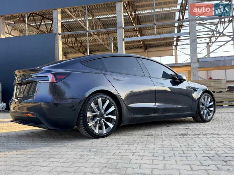 Седан Tesla Model 3 2024 в Виннице