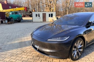 Седан Tesla Model 3 2024 в Виннице