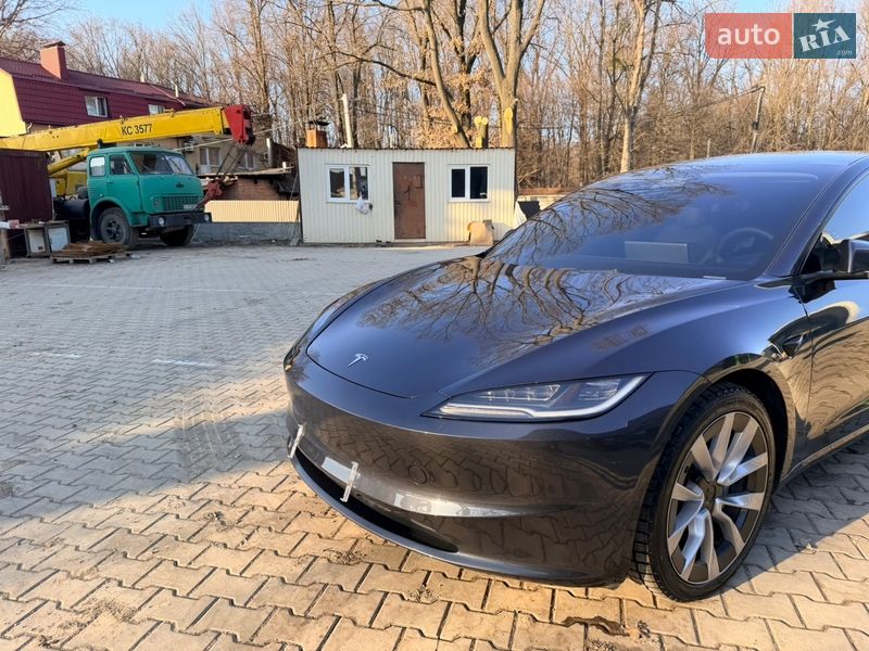 Седан Tesla Model 3 2024 в Виннице