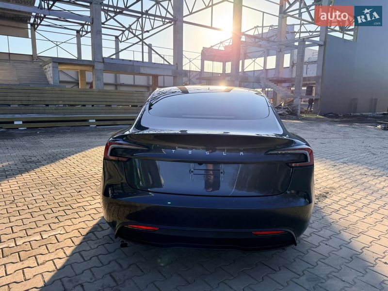 Седан Tesla Model 3 2024 в Виннице